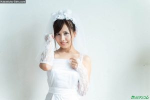 Emi Aoi - ベールを脱いだ女優の本性 ～神聖な気持ちで淫らな濡れマンコ～