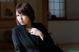 Mio Futaba - 夫の遺影の前で理不尽な義兄のヤり口に思いがけず感じてしまった未亡人