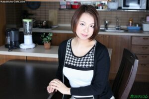 Erika Mizumoto - アソコが疼いて仕方ない欲求不満な人妻の夢を叶えてあげました