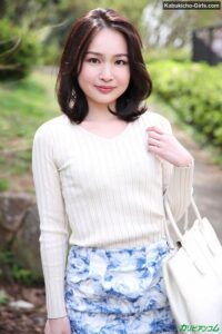 Rina Suzuki - ちっちゃ可愛いキツマン熟女さんと飛びっこで火照るホテルIN！