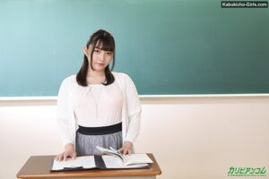 Kanon Ibuki - 大人の色気でウブな生徒をロックオン