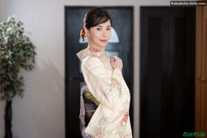 新城由衣