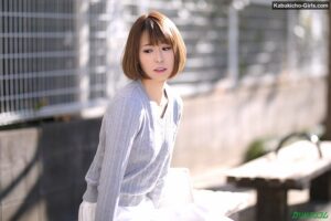 Miku Natsukawa - 絶賛使用中のパンティを買求めるなら桃尻人妻が狙い目