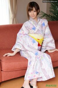 Hikaru Shiina - サマーヌード ~艶やかな色白浴衣美人の秘密の花園 夏なので全て開放しました~