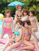 Summer Girls: Rika Aiba, China Mimura, Mao Yonekura, Tsubasa Ichinose, Kana Suzuki, Airi Hoshino 